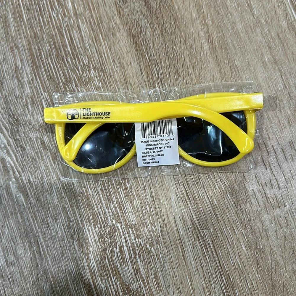 NWT little girls sunglasses. Yellow